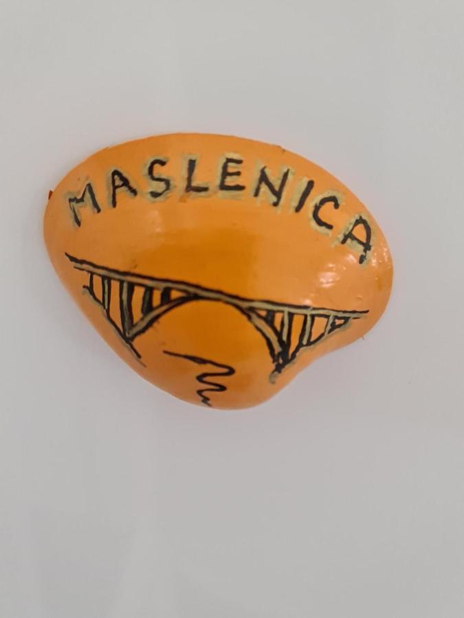 Maslenica-Bougainvillea 外观 照片